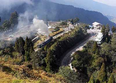 batasia-loop-in-darjeeling