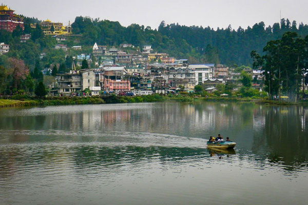 view-of-mirik-lake-mayuk-holidays